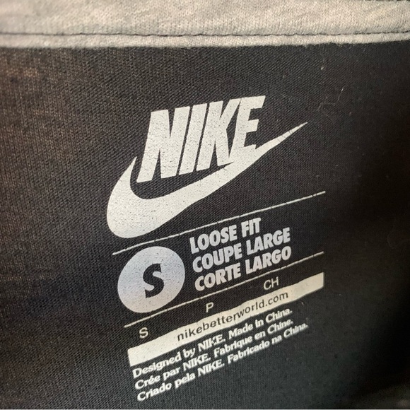 Nike Scoop Neck Loose Fit Tee, size S - Picture 2 of 6